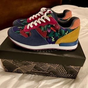 Like New Inkkas Sokoke Jogger Size 7